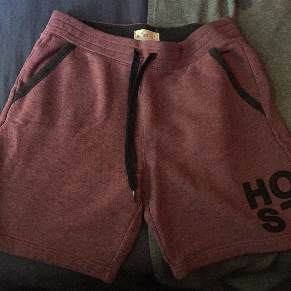 Hollister burgundy small cloth shorts
